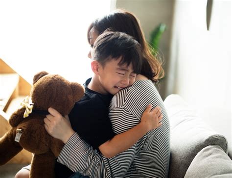 japonesa folla con su hijo